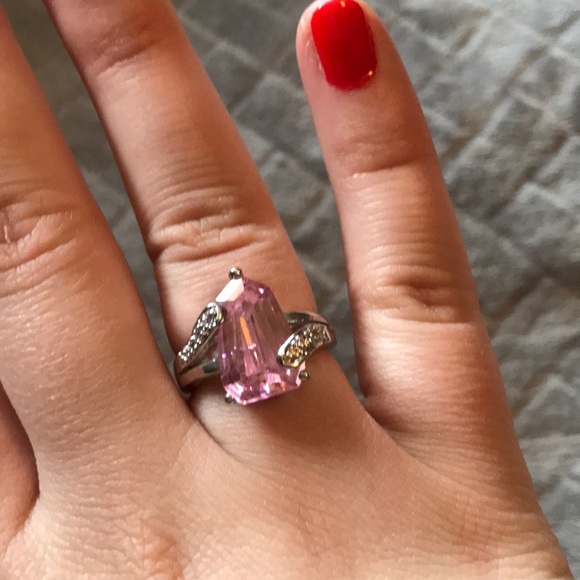 Stunning pink statement ring - Picture 2 of 4